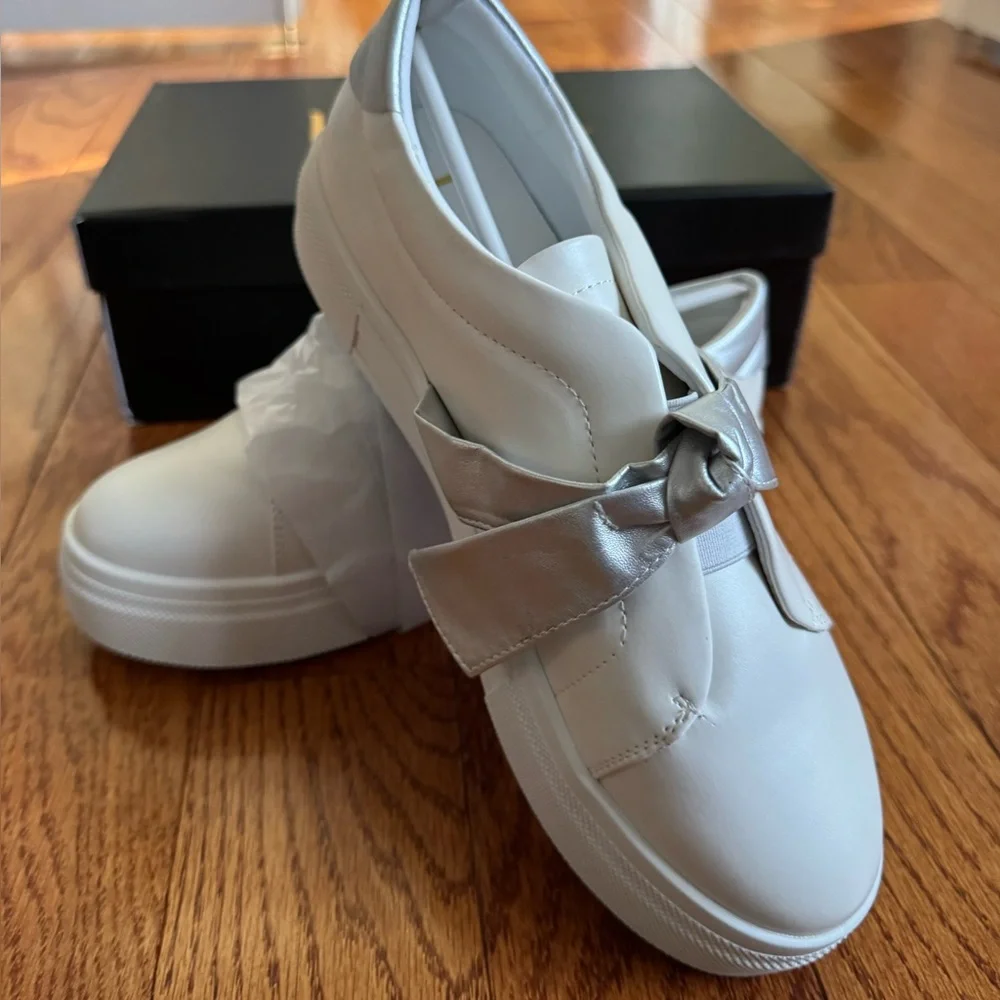 Calissa‎ Silver Bow Flatform Sneakers
